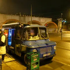 Kiełbaski z niebieskiej Nyski: czy legenda Krakowa wciąż smakuje?