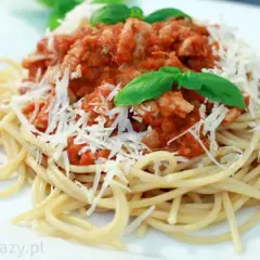 Spaghetti bolognese: ile kcal na 100g? Zaskakujący zakres i triki