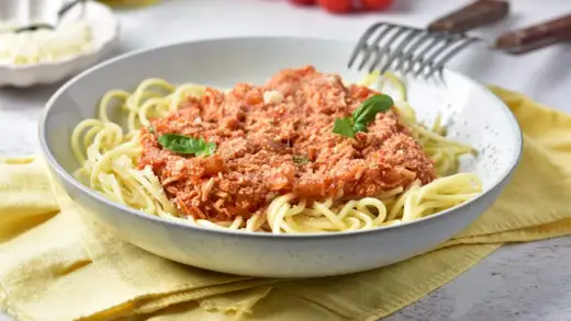 Spaghetti z tofu: Szybki przepis na wegańskie bolognese, które pokochasz!