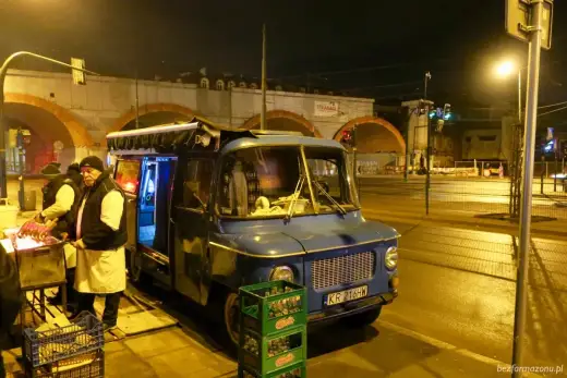 Kiełbaski z niebieskiej Nyski: czy legenda Krakowa wciąż smakuje?