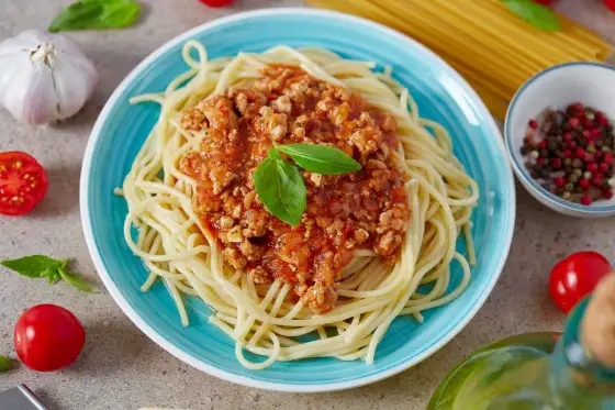 Sos do spaghetti: Przepisy, sekrety i porady eksperta!